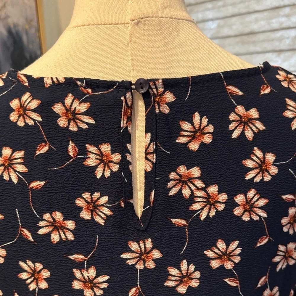 Woman's Hippie Rose Navy Floral Peplum Style Blouse. Size Small - Picture 6 of 7